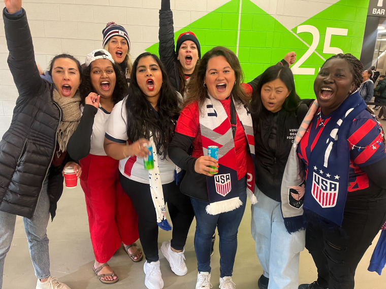 Les supporters de l'équipe des Etats-Unis avant le match de la Coupe du Monde Féminine au Rectangular Stadium de Melbourne.
