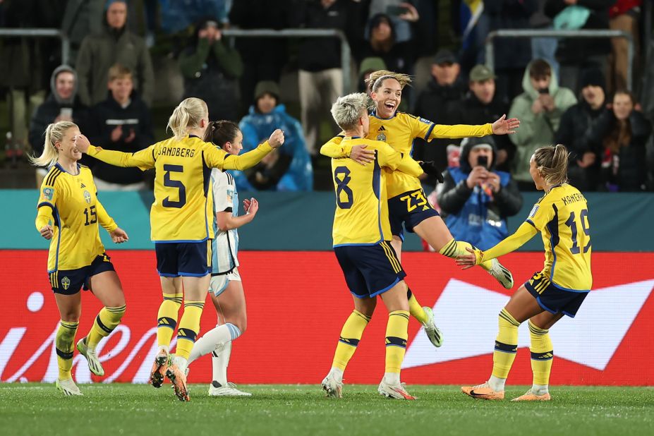 La Suédoise Elin Rubensson célèbre son but sur penalty contre l'Argentine le 2 août. <a href=
