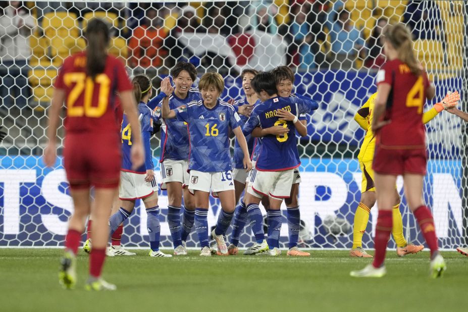 Les joueuses japonaises célèbrent la fin de leur match.