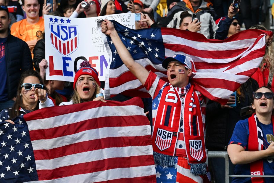 Des supporters américains réagissent pendant le match contre les Pays-Bas, qui s'est déroulé à Wellington, en Nouvelle-Zélande.