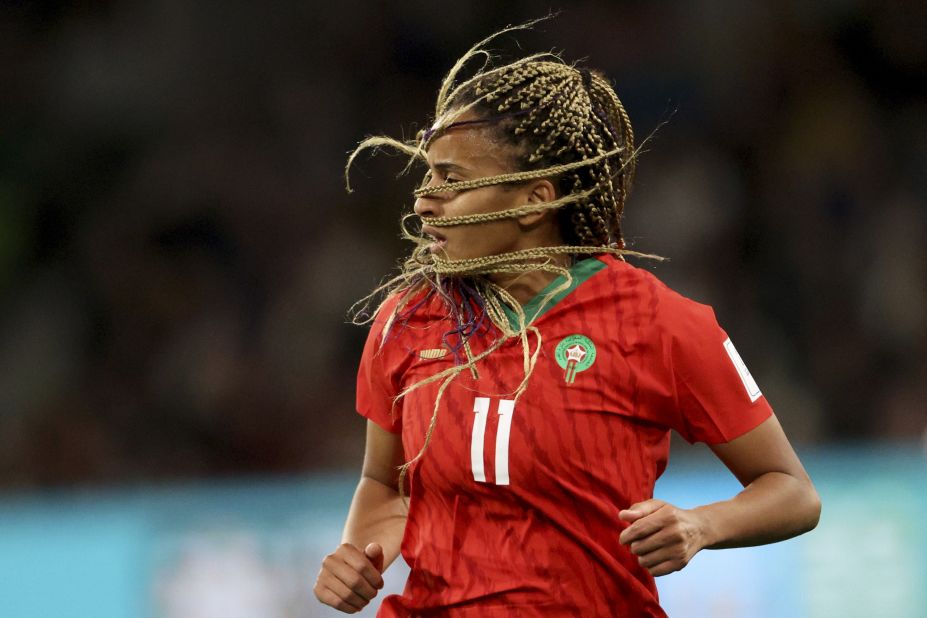 Fatima Tagnaout du Maroc court pendant le match contre l'Allemagne.