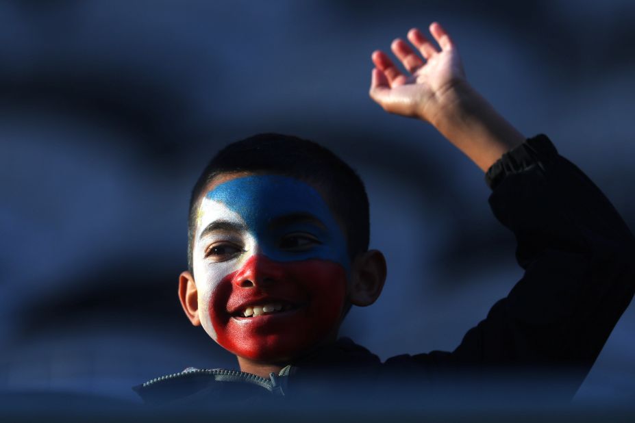 Un supporter philippin apprécie l'ambiance d'avant-match. C'était la première fois que les Philippines participaient à la Coupe du Monde Féminine de la FIFA.