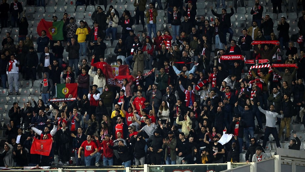 Les supporters de Braga applaudissent. Photo d'archive.