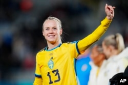 La Suédoise Amanda Ilestedt célèbre la fin du match de quart de finale de la Coupe du monde féminine de football entre le Japon et la Suède à Eden Park à Auckland, Nouvelle-Zélande, 11 août 2023. La Suède a gagné 2-1.