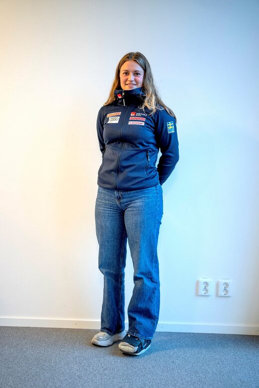 Le talent alpin a fait face à la presse avec un pied blessé.