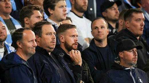 Le défenseur central de la FFM, Pontus Jansson (troisième à partir de la gauche), suspendu pour deux matches, était présent dans le public lors de la victoire de Malmö sur BP (2-1).