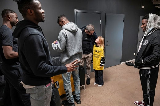 Le groupe de joueurs africains d'Elfsborg illumine la journée d'Othilia Falkenström.