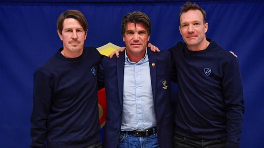 L'entraîneur de Djurgården Thomas Lagerlöf et Kim Bergstrand de part et d'autre du directeur sportif Bosse Andersson.