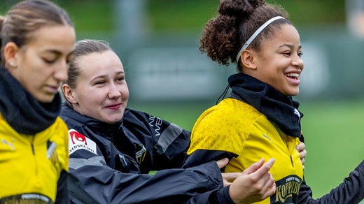 Rosa Kafaji, Marika Bergman Lundin et Felicia Schröder lors d'une séance d'entraînement aux haies.