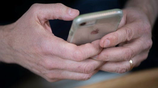 Les téléphones intelligents ont facilité la lecture des courriels en dehors des heures de travail.