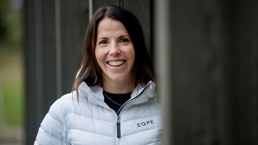 La saison de ski de fond débute cette semaine avec la première suédoise à Gällivare. Ce sera la deuxième saison depuis que Charlotte Kalla a mis fin à sa carrière d'élite, et cette femme de 36 ans profite de sa nouvelle vie.