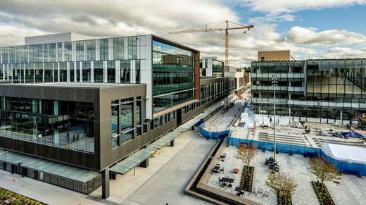 Le siège de Microsoft à Redmond, dans l'État de Washington, s'est considérablement agrandi au cours de l'année écoulée. Il se compose désormais de 126 immeubles de bureaux différents répartis sur plusieurs kilomètres.