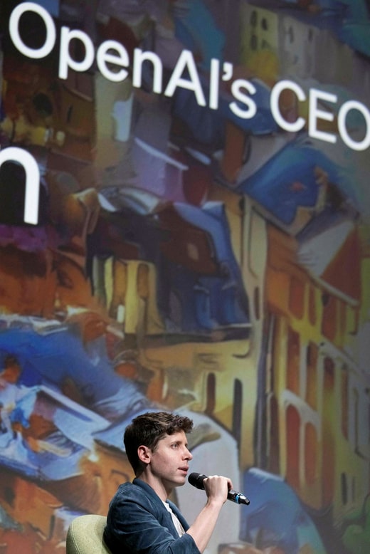 Sam Altman a effectué une tournée dans une cinquantaine de pays cette année. Ici, sur une scène à Paris en mai.