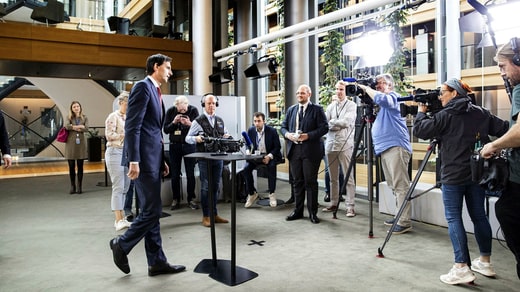 Le Néerlandais Wopke Hoekstra rencontre les médias après sa nomination au poste de commissaire européen chargé du climat.
