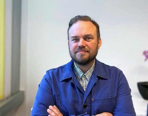 Johan Lindahl est attaché de presse à l'Agence suédoise pour l'enseignement professionnel supérieur.