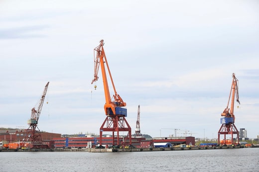 Le choc pétrolier a mis fin au boom économique. Une grande partie de l'industrie suédoise de la construction navale fait faillite.