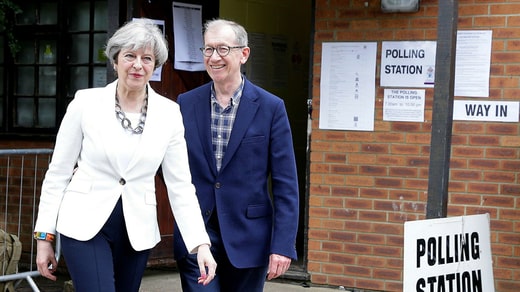 L'ancienne Première ministre britannique Theresa May avec son mari.