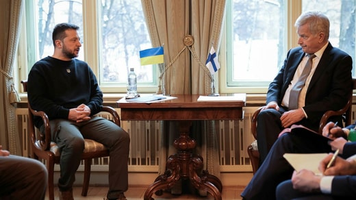 Le président ukrainien Volodymyr Zelenskyj et le président finlandais Sauli Niinistö lors du Sommet nordique de la défense à Oslo.