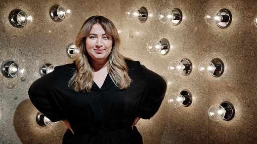 Vous avez envie d'acheter quelque chose de nouveau ? Faites plutôt vos courses avec vos amis, conseille Andra Farhad.