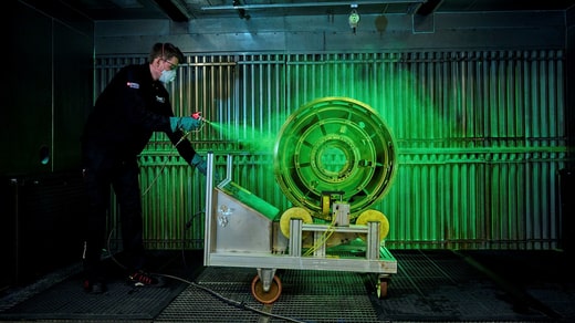 Ici, des travaux sont en cours sur ce que l'on appelle un cas intermédiaire, IMC, qui se trouve dans un moteur PW1100 d'un Airbus A320neo.