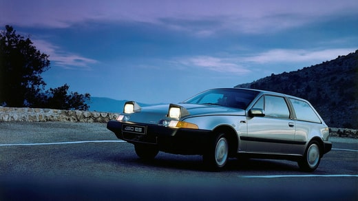 Attention ! Qui peut résister à ces yeux ? La Volvo 480 ES a été lancée en 1985 avec des problèmes de qualité flagrants. Et ne ressemble-t-elle pas à une grenouille ?