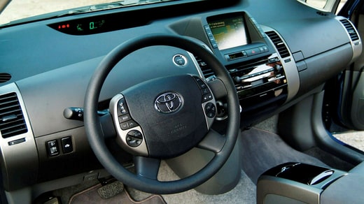 L'environnement du conducteur dans la Prius 2003.