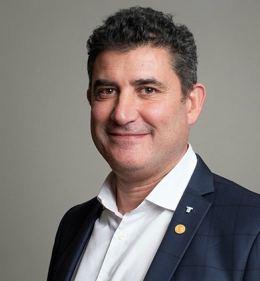 Selon Chaim Zlotnik, les avantages sociaux tels que le salaire, les congés, l'influence et la participation sont importants pour les cliniques qui souhaitent conserver et attirer du personnel.