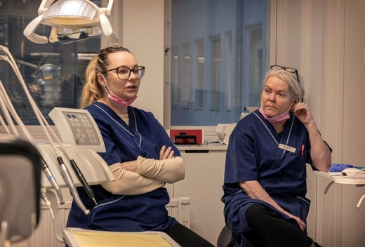 Une mauvaise santé bucco-dentaire n'est pas seulement difficile à vivre, elle rend aussi plus difficile la recherche d'un emploi et l'acceptation dans la société, explique Annika Lindblad.