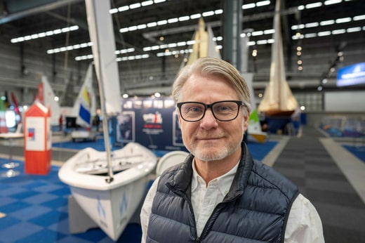 Mats Eriksson, PDG de Sweboat, l'association de l'industrie nautique, estime que le manque d'installations de recharge en mer en Suède est un obstacle au développement des bateaux de plaisance à propulsion électrique.
