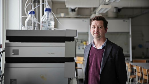 Lars Evenäs est professeur de chimie appliquée à l'université Chalmers et directeur des programmes de maîtrise en sciences de l'ingénieur.