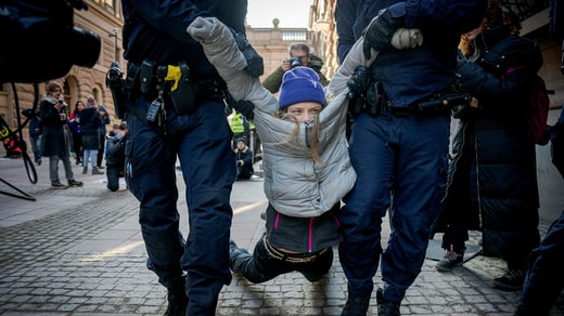Greta Thunberg emmenée par la police, 12 mars.