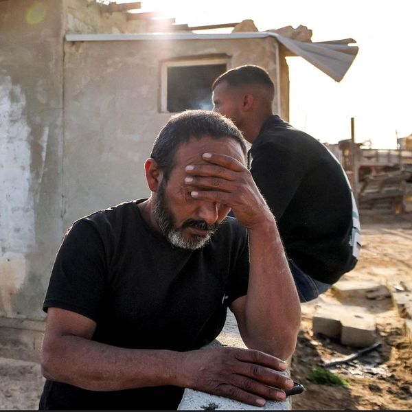 Photo : Ahmad Gharabli/AFP/TT Mohamed Hassouna, le père d'Amina, la main sur le front.