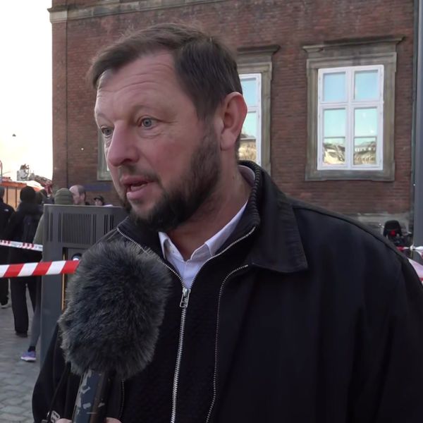 Photo : DR/Firas Razak/SVT Jon Krog a son poste de travail à l'intérieur de la Bourse de Copenhague.