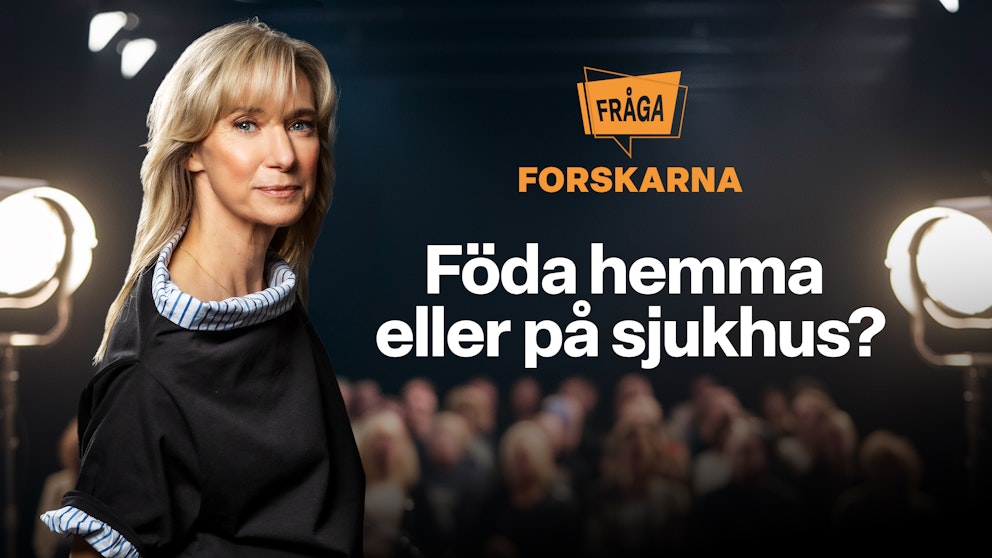 Victoria Dyring regarde la caméra, le public en arrière-plan.